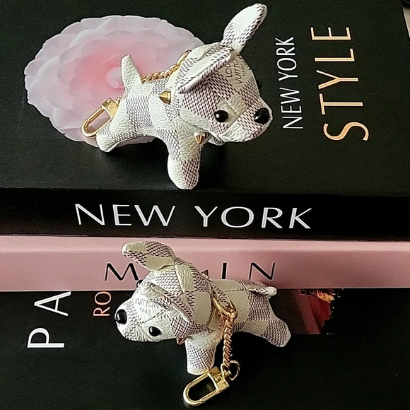 🆕️Luxury 🐕 White Doggie Damier azur Style Leather Novelty Keychain / Bag Charm - Picture 8 of 16